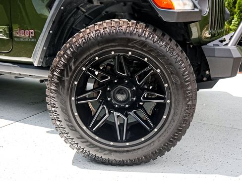 Used 2021 Jeep Gladiator Rubicon w/ Cold Weather Group AWD/4WD image 13