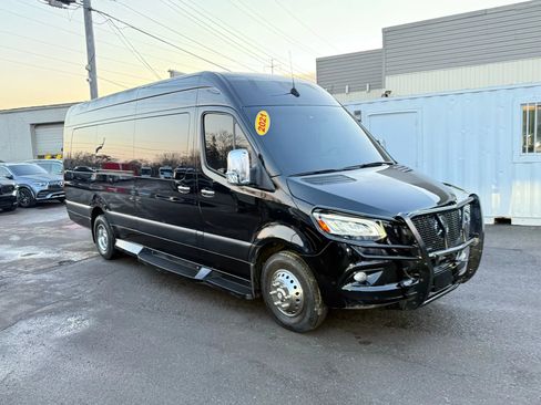 Used 2021 Mercedes-Benz Sprinter 3500 w/ Comfort Plus Package image 19