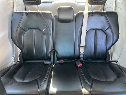Used 2023 Chrysler Pacifica Touring-L image 8