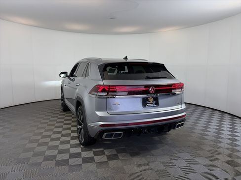 Used 2025 Volkswagen Atlas Cross Sport SEL Premium R-Line image 8