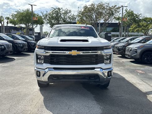 Used 2024 Chevrolet Silverado 2500 LT w/ Convenience Package AWD/4WD image 3