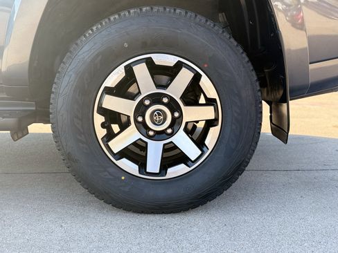 Used 2022 Toyota 4Runner TRD Off-Road image 16