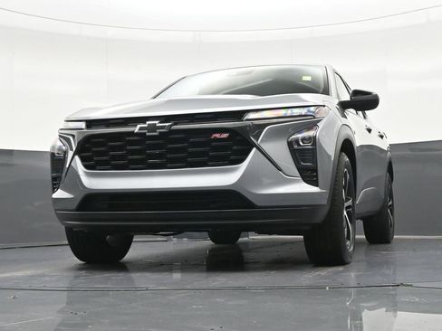 Used 2024 Chevrolet Trax RS FWD image 35