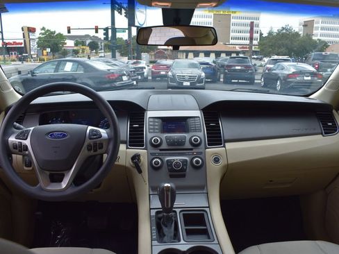 Used 2016 Ford Taurus SE image 10
