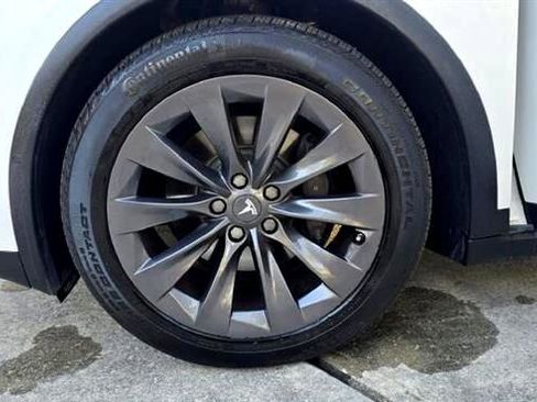 Used 2018 Tesla Model X 75D image 29