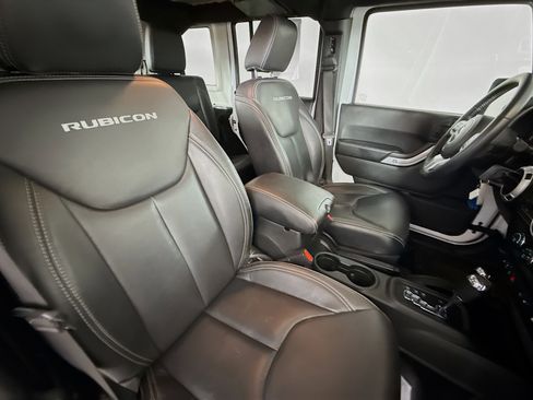 Used 2017 Jeep Wrangler Unlimited Rubicon image 33