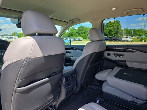 Used 2025 Honda Pilot EX-L image 10