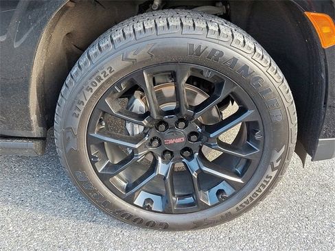 Used 2022 GMC Yukon XL Denali image 8