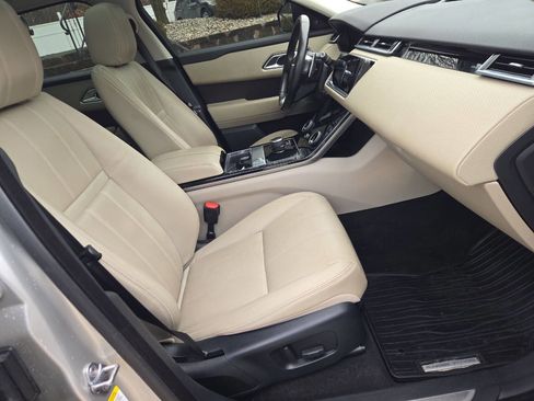 Used 2018 Land Rover Range Rover Velar R-Dynamic SE image 31