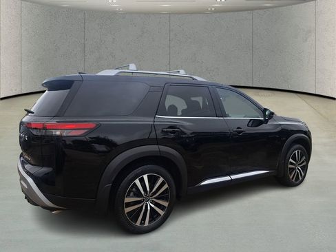Used 2024 Nissan Pathfinder Platinum w/ Cargo Package image 5