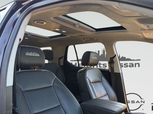 Used 2021 Chevrolet Traverse High Country AWD/4WD image 46