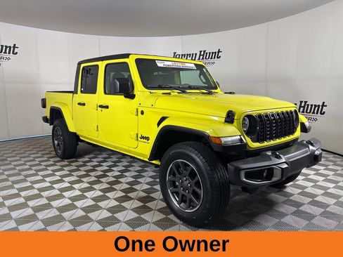 Used 2024 Jeep Gladiator Sport image 4