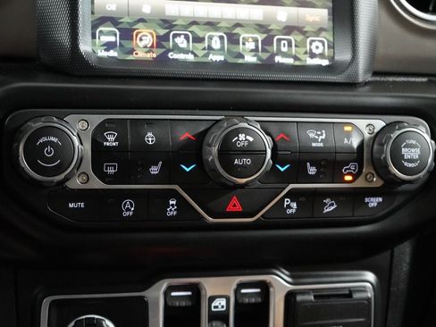 Used 2020 Jeep Wrangler Unlimited Rubicon w/ Dual Top Group AWD/4WD image 17