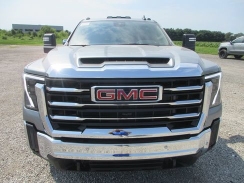 New 2026 GMC Sierra 2500 SLE w/ SLE Value Package; AWD/4WD image 12