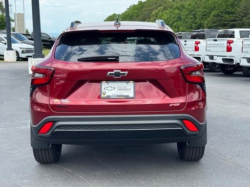Used 2025 Chevrolet Trax RS w/ Sunroof Package FWD image 4