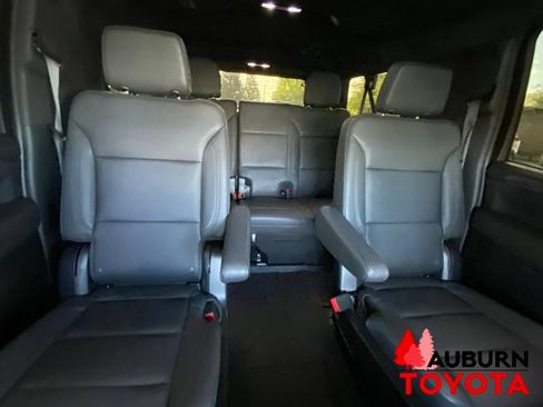 Used 2023 Chevrolet Suburban Z71 w/ Luxury Package AWD/4WD image 27
