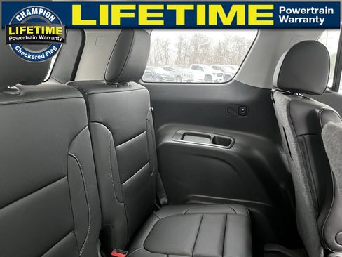 Certified 2023 GMC Acadia SLT w/ Trailering Package image 33