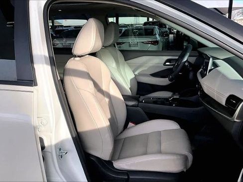 Certified 2022 Nissan Rogue SV w/ SV Premium Package image 8