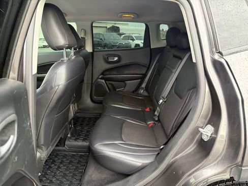 Used 2017 Jeep Compass Latitude AWD/4WD image 34