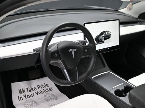 Used 2023 Tesla Model 3 Standard Range image 17