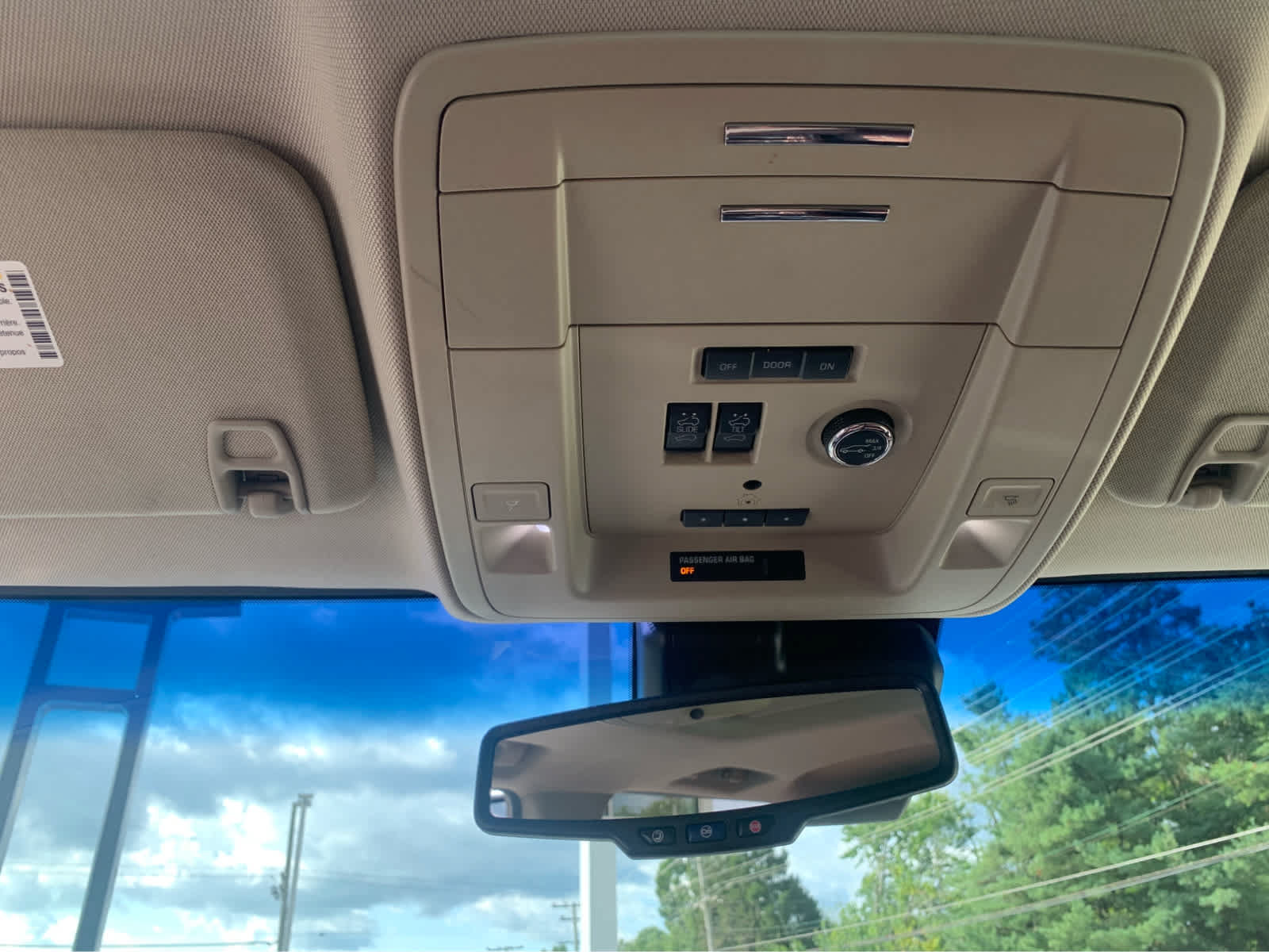 Used 2018 Chevrolet Suburban Premier AWD/4WD image 23
