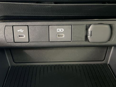 Used 2025 Toyota Prius Limited image 31