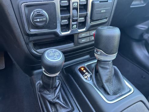 Used 2023 Jeep Wrangler Unlimited w/ Sun & Screen Package image 56