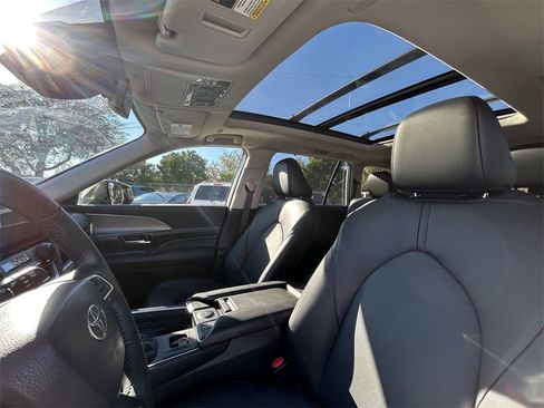 Used 2024 Toyota Grand Highlander XLE image 12