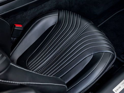 Used 2019 Aston Martin DB11 Volante image 23