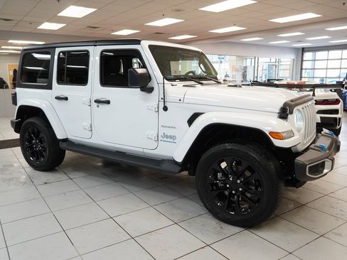 Used 2023 Jeep Wrangler Unlimited Sahara w/ Cold Weather Group image 12