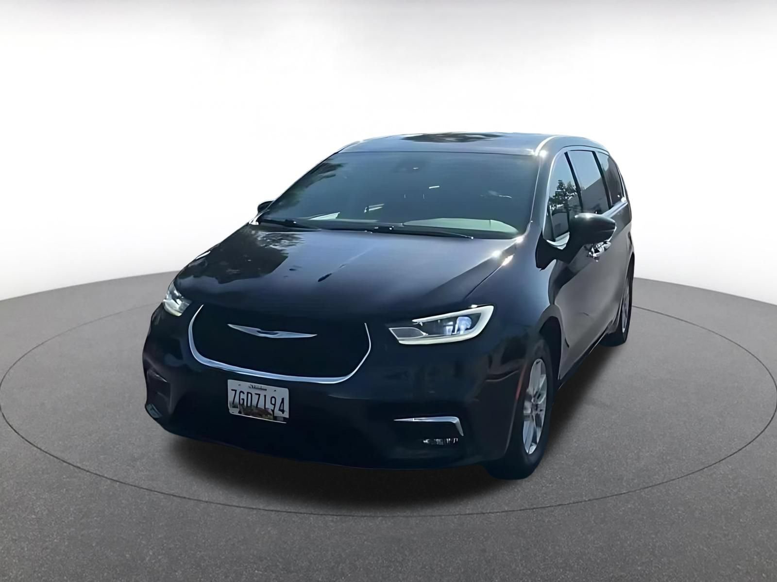 Used 2024 Chrysler Pacifica Touring-L FWD image 6
