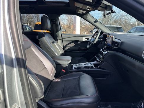 Certified 2023 Ford Explorer ST-Line w/ Class IV Trailer Tow Package image 34