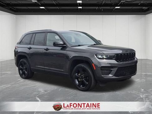 Certified 2023 Jeep Grand Cherokee Altitude AWD/4WD image 7