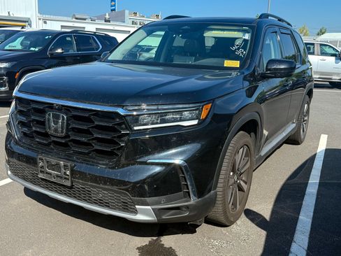 Used 2023 Honda Pilot Elite image 3