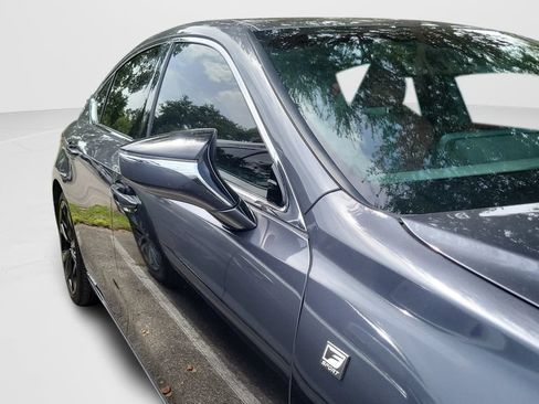 Used 2022 Lexus ES 300h F Sport w/ Accessory Package 2 FWD image 3