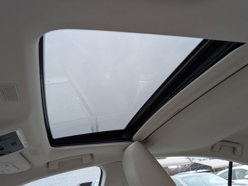 Certified 2025 Lexus ES 300h w/ Premium Package image 18