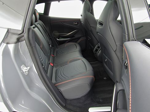 Used 2023 Aston Martin DBX AWD/4WD image 31