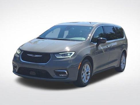 Used 2025 Chrysler Pacifica Select AWD/4WD image 5