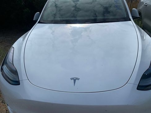 Used 2024 Tesla Model Y Long Range AWD/4WD image 2