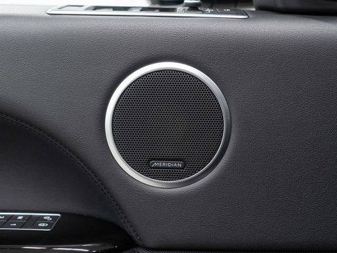 Used 2017 Land Rover Range Rover HSE image 17