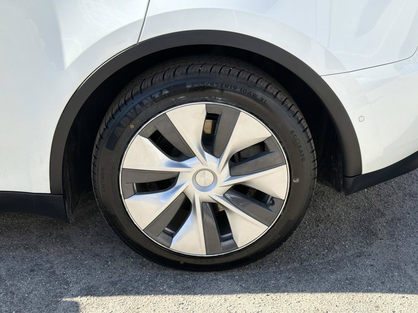 Used 2021 Tesla Model Y Long Range AWD/4WD image 6