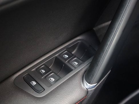 Used 2018 Volkswagen Golf 4-Door FWD image 33
