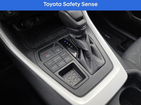 Used 2020 Toyota RAV4 XLE w/ Carpet Mat Package image 25