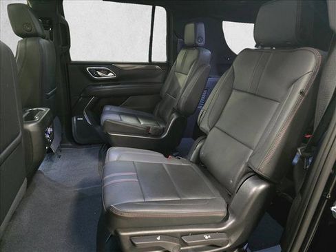 Used 2022 Chevrolet Suburban RST w/ Luxury Package image 16