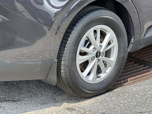 Used 2024 Kia Carnival LX FWD image 30