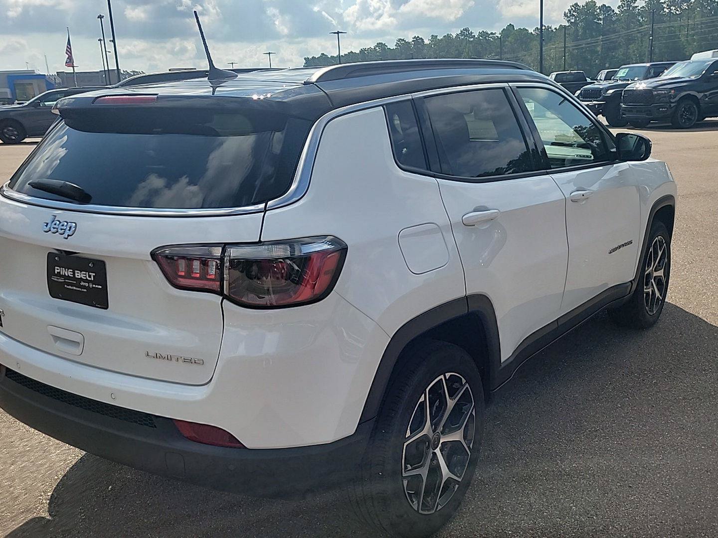 Certified 2025 Jeep Compass Limited AWD/4WD image 5