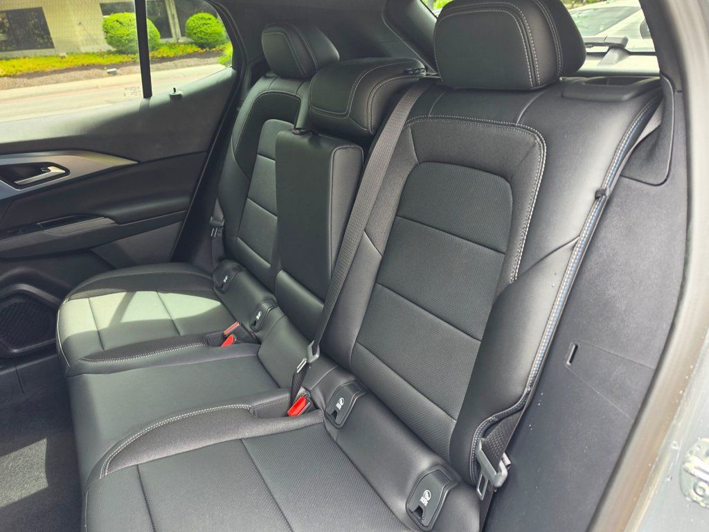 New 2026 Chevrolet Equinox EV LT AWD/4WD image 17
