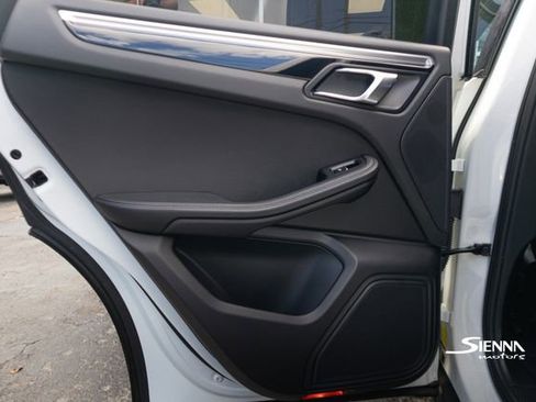 Used 2018 Porsche Macan image 19