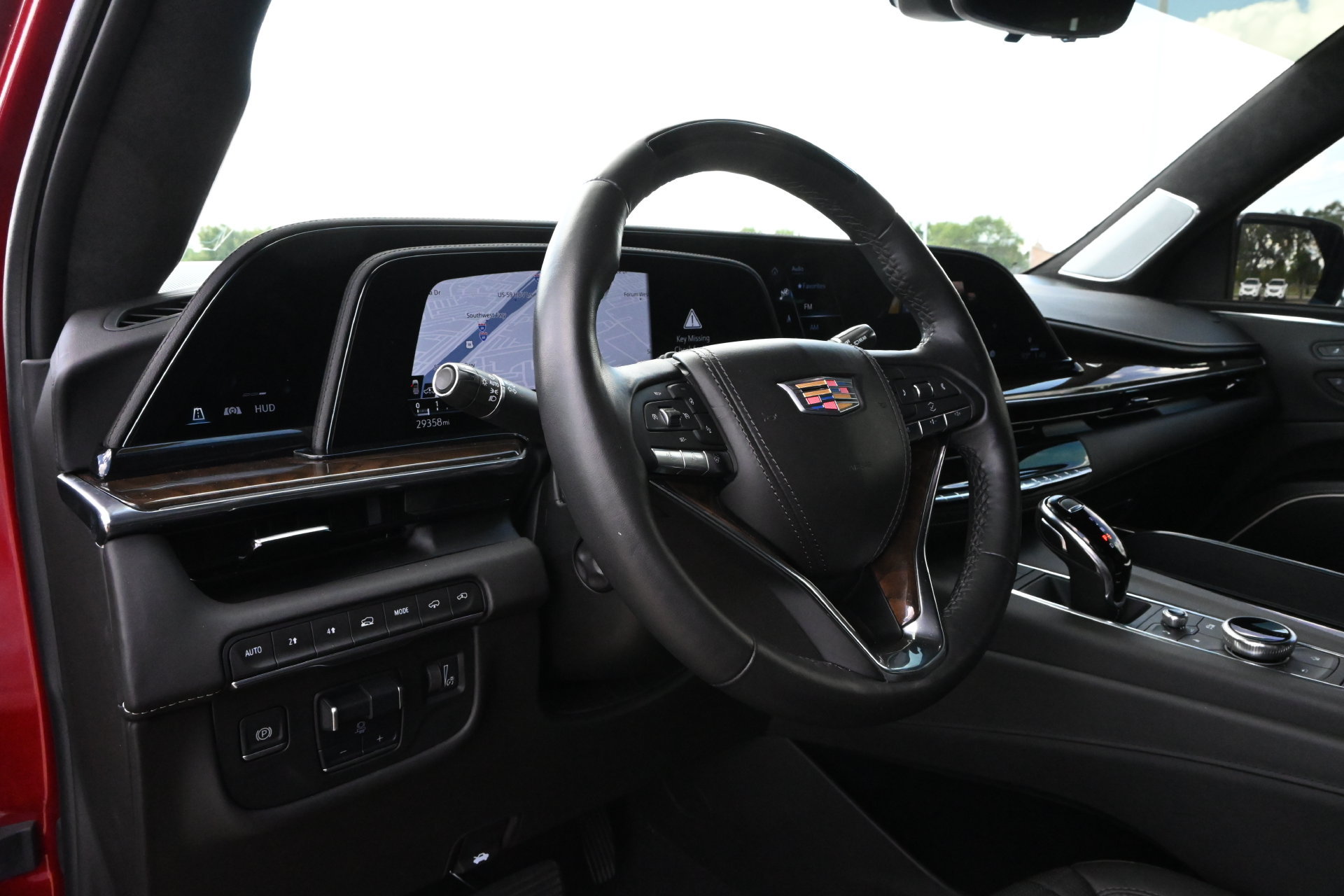 Used 2024 Cadillac Escalade Sport Platinum w/ LPO, ONYX Package AWD/4WD image 17