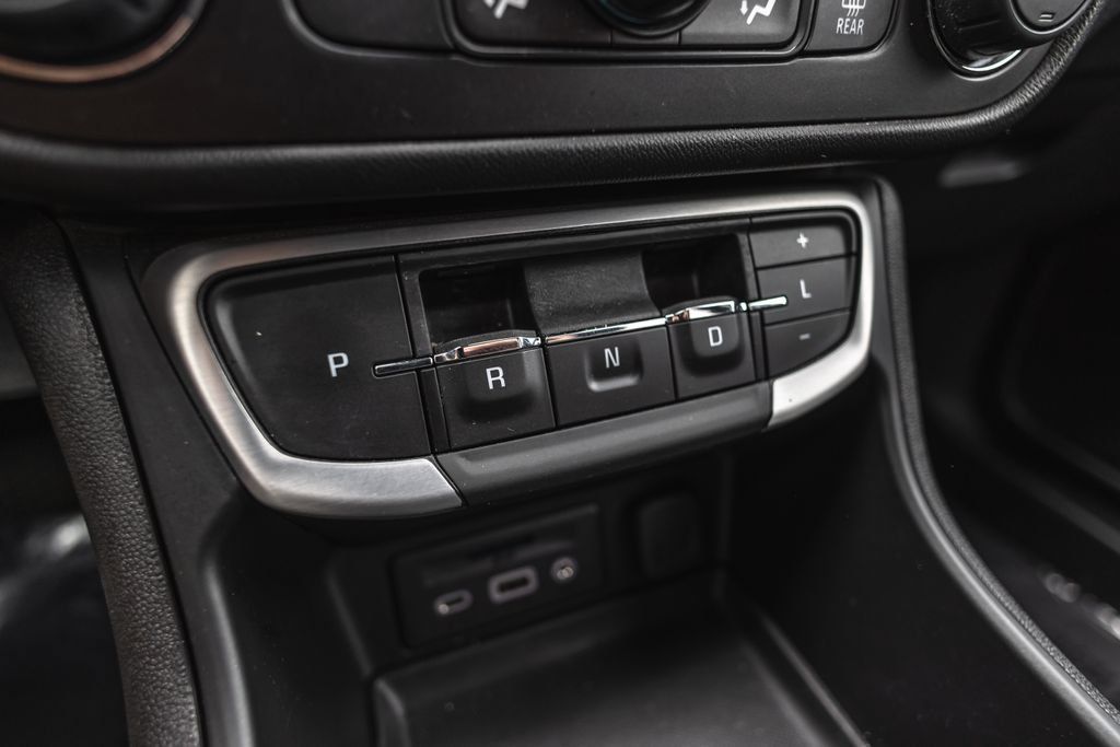 Used 2024 GMC Terrain SLT w/ Tech Package AWD/4WD image 17
